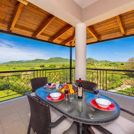 Villa Maggie Alonia *