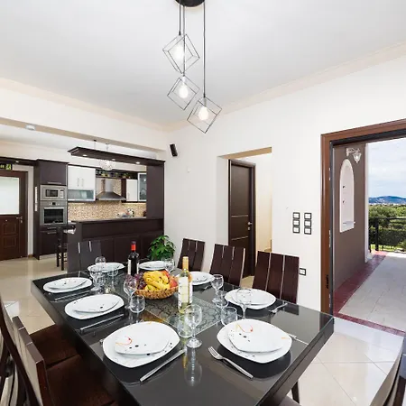 Maggie Alonia *