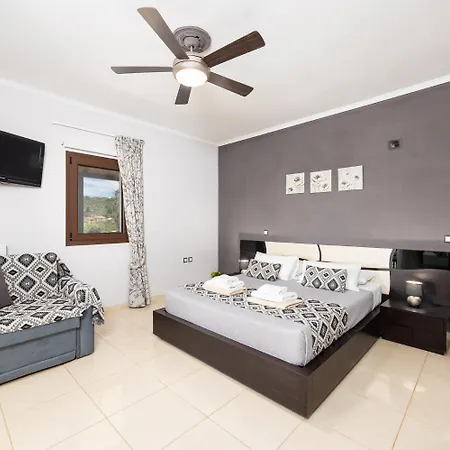 Villa Maggie Alonia *