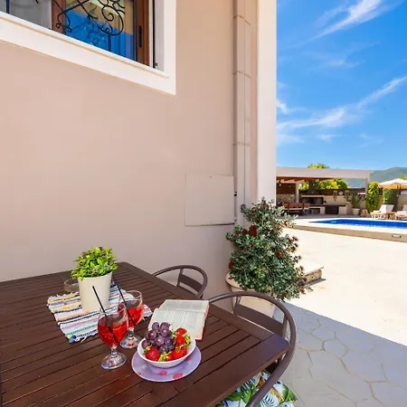 Maggie Alonia Villa Zante
