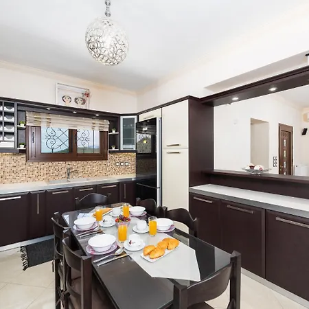 Maggie Alonia Villa *